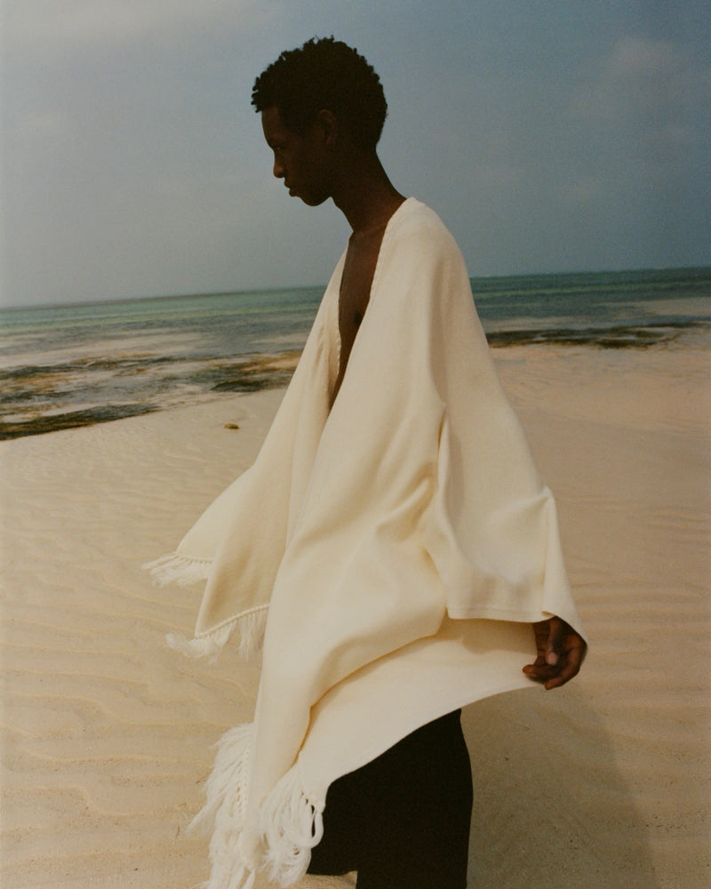 COMMAS PREFALL 2023 COLLECTION: Model Wears Woven Poncho