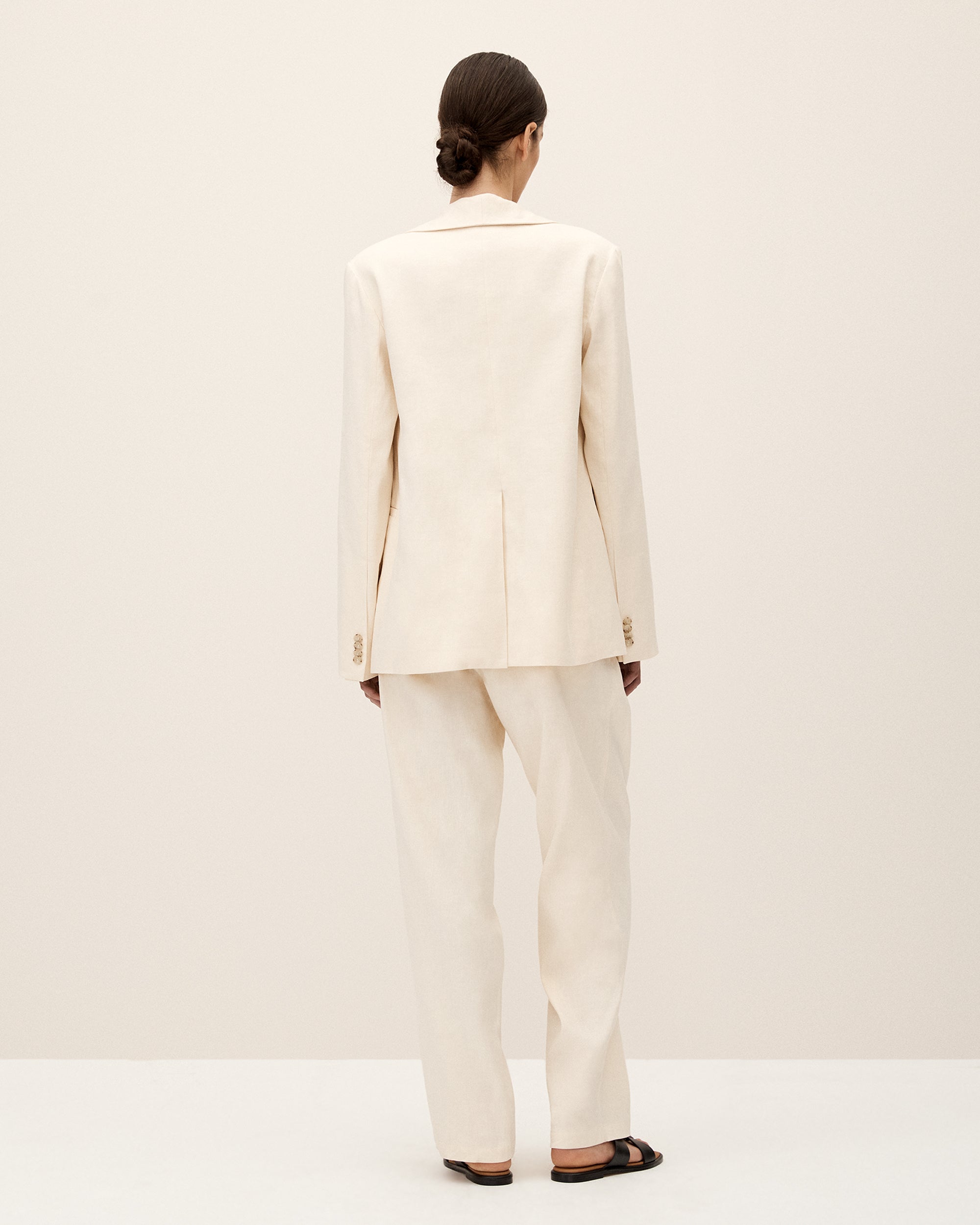 COMMAS RESORT 2024 Cream Shawl Collar Jacket and Tailored Trousers