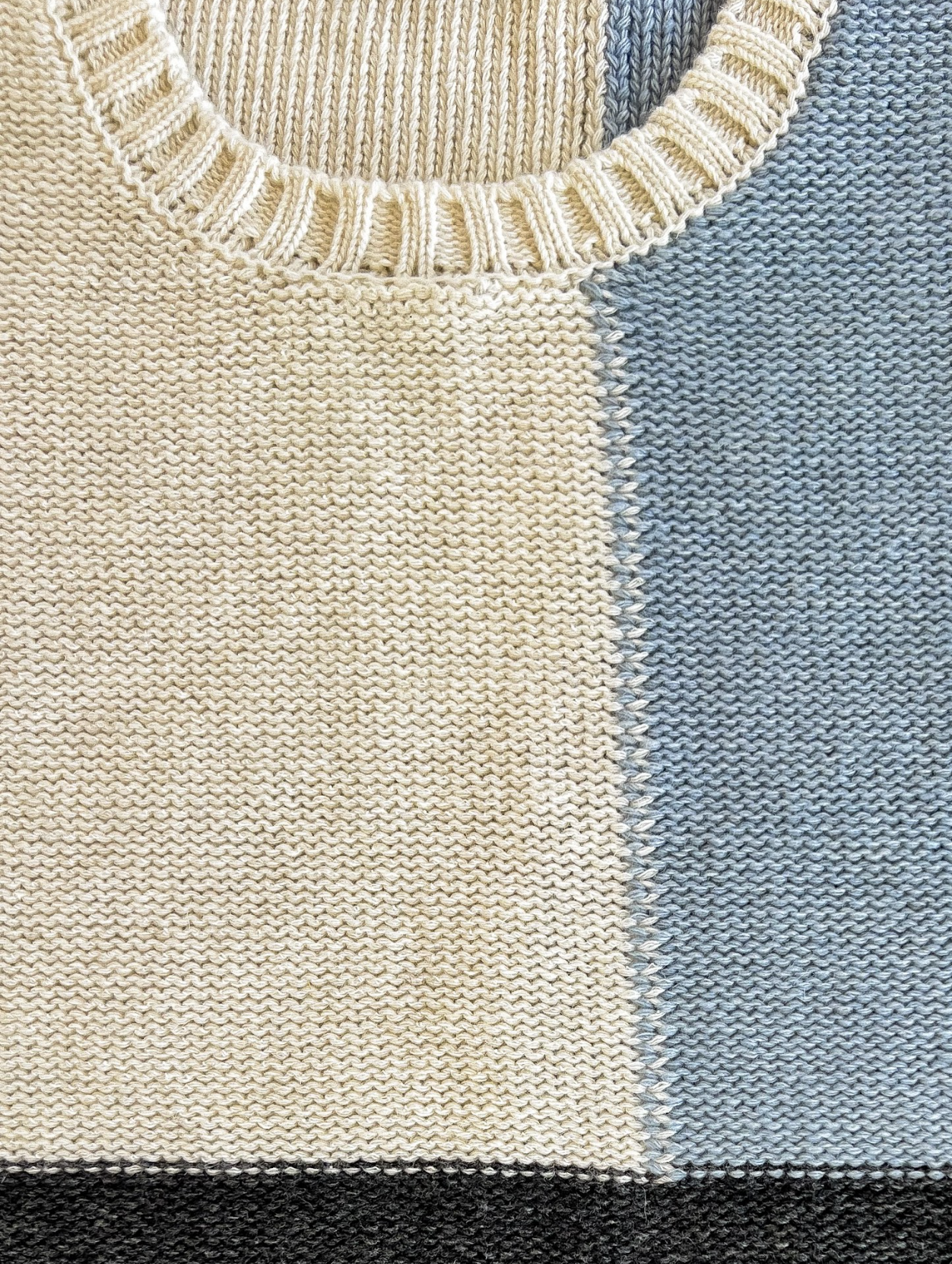 Colour Block Knit Vest - COMMAS