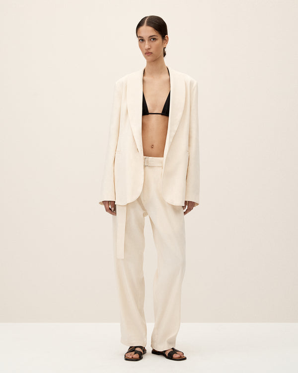 COMMAS RESORT 2024 Cream Shawl Collar Jacket and Tailored Trousers