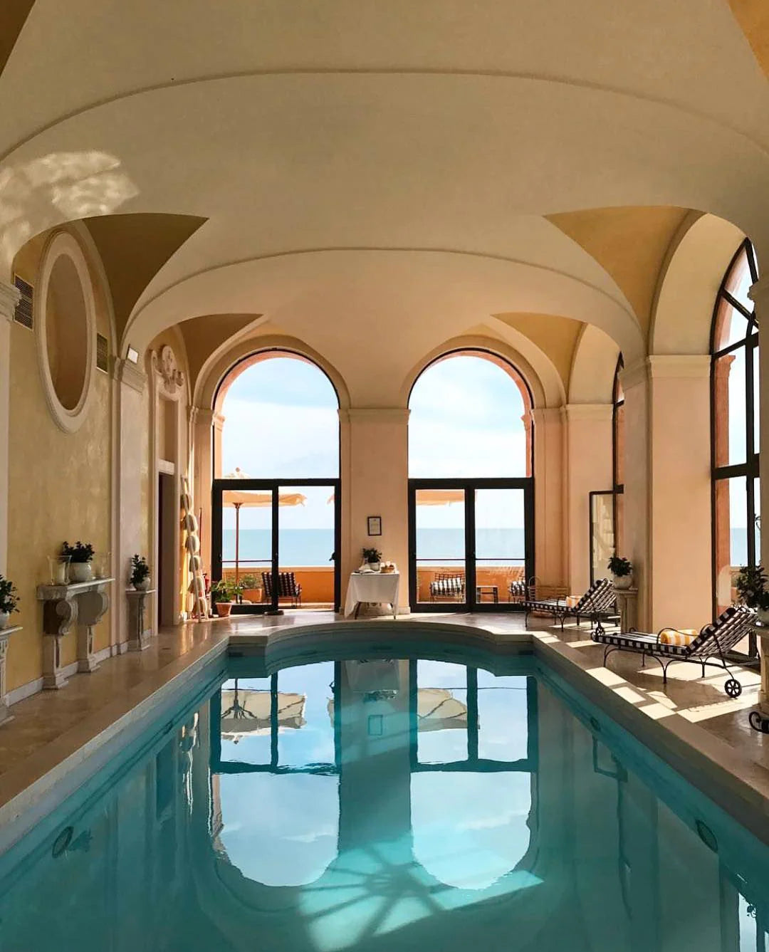 The indoor pool at La Posta Vecchia. Photo by Marina Cacciapuoti.